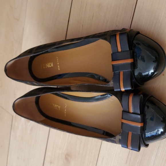 Fendi. Flash $ - Picture 5 of 7